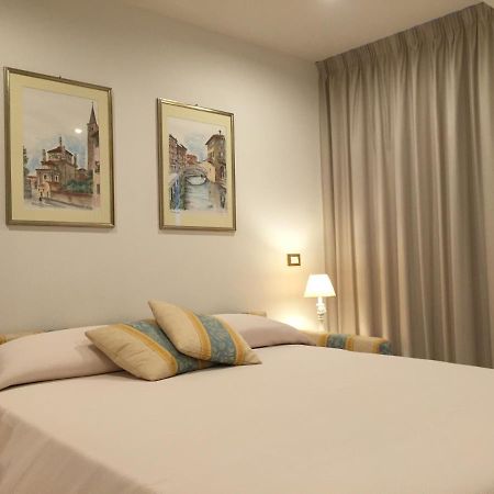 Genovese Villa Elena Appartamenti Varazze Extérieur photo