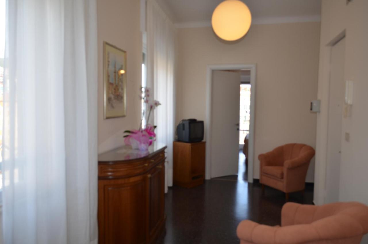 Genovese Villa Elena Appartamenti Varazze Extérieur photo