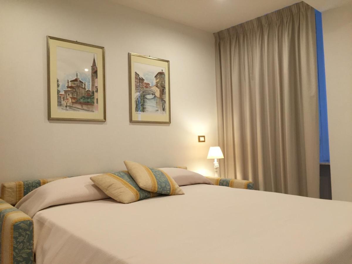 Genovese Villa Elena Appartamenti Varazze Extérieur photo