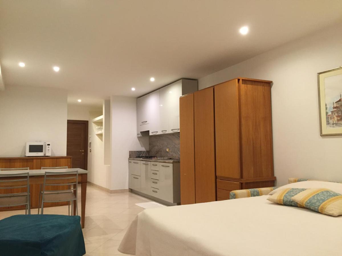 Genovese Villa Elena Appartamenti Varazze Extérieur photo