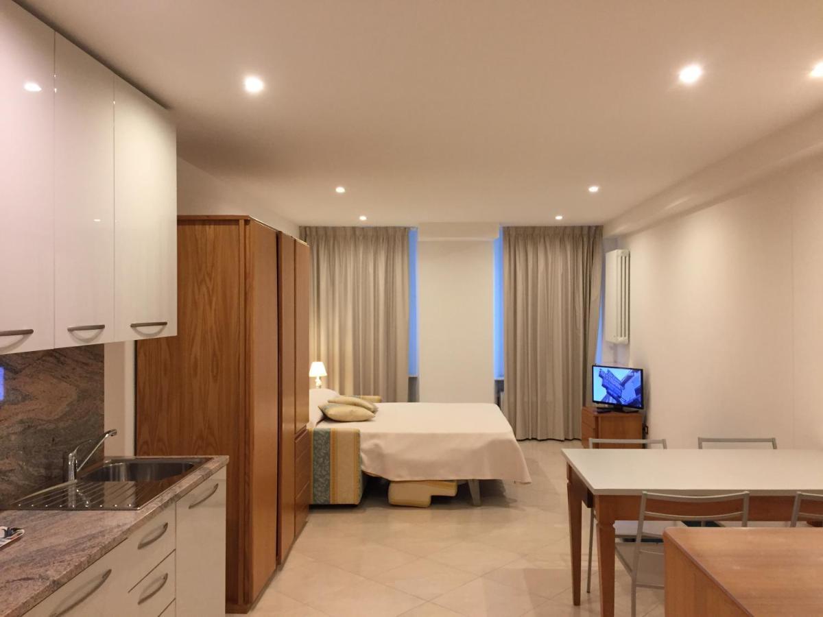 Genovese Villa Elena Appartamenti Varazze Extérieur photo